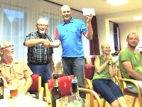 2016-05-24 21h50m09 - Bert bedankt gids-chauffeur Arnis met speech en wat anders - Ans Joustra